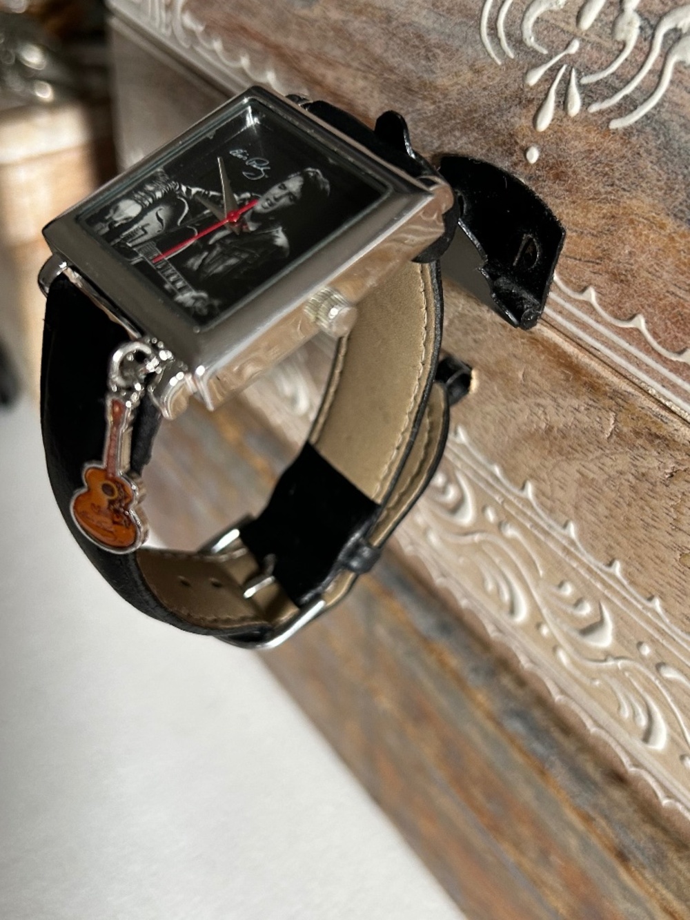 Rock around the clock with ELVIS WATCH - Picture 6 of 7